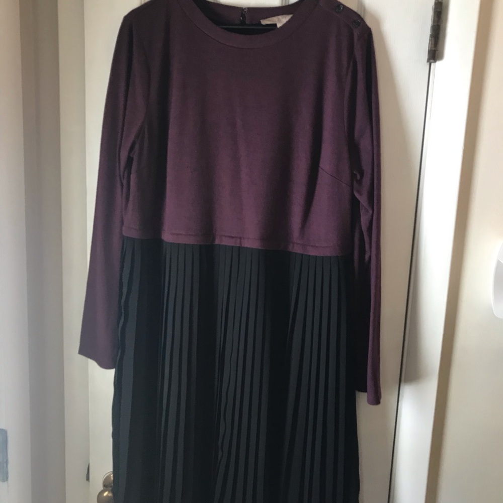 LOFT long sleeve two tone pleated dress.  XL